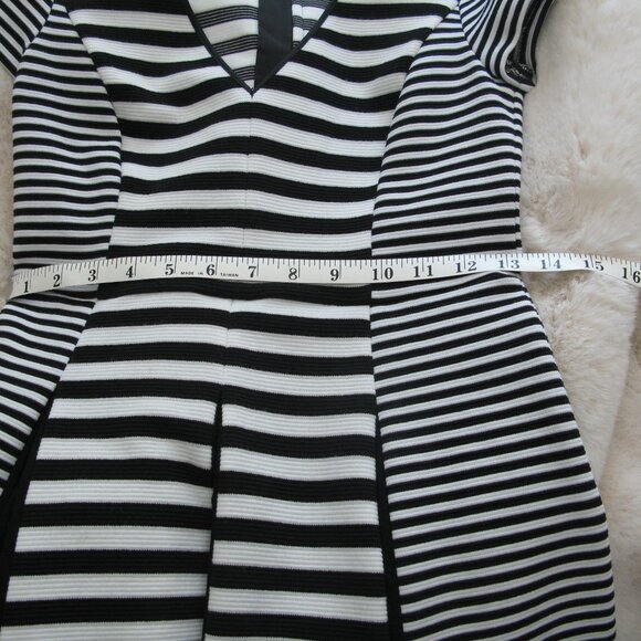 BANANA REPUBLIC - Stripe pleated V neck dress - Picture 8 of 12
